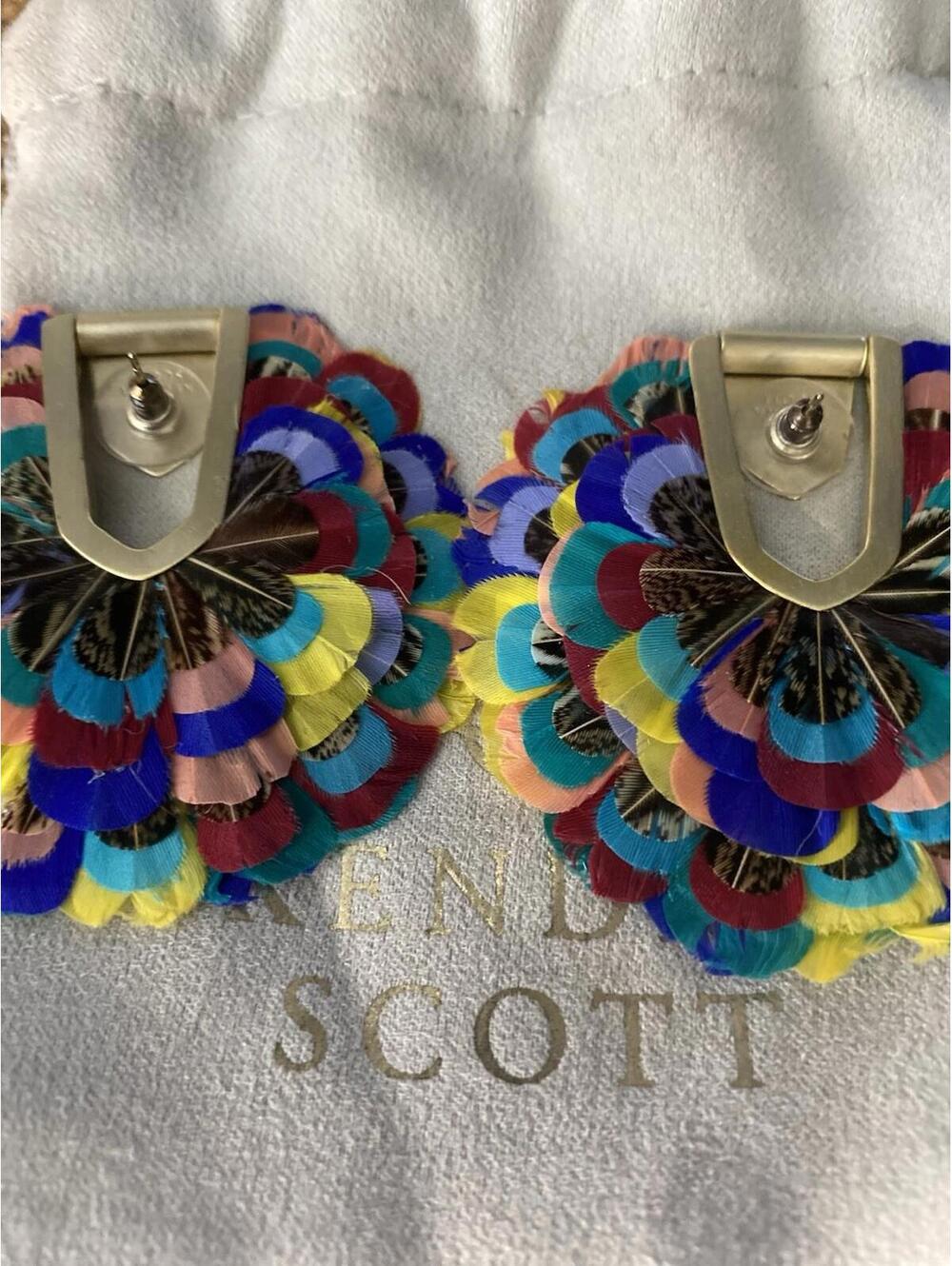 EUC KENDRA SCOTT DIANE FEATHER STATEMENT EARRINGS Muti Colored Feather - Picture 13 of 13